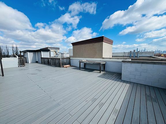 4th image of 2052 W Chicago Ave #5