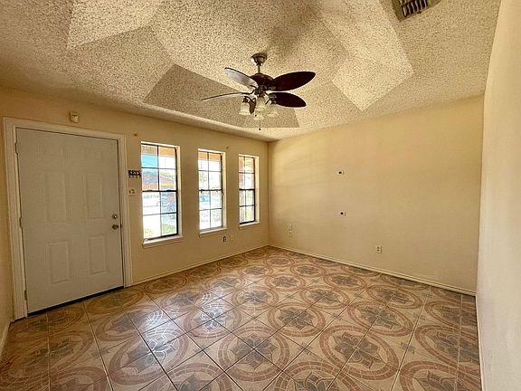 4th image of 402 N Linden St
