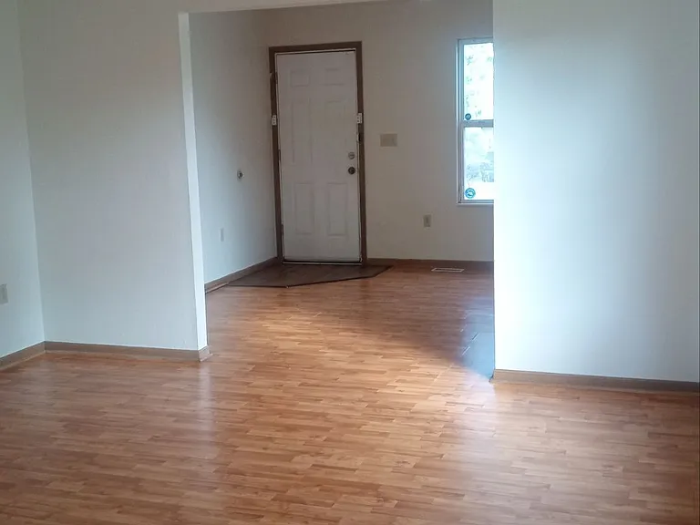 914 E Bancroft St — Photo 3