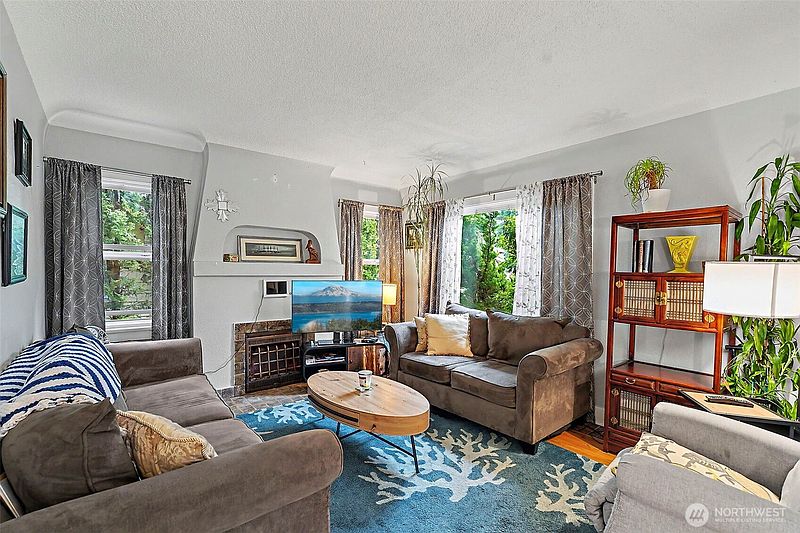 3rd image of 1019 E 32nd Street