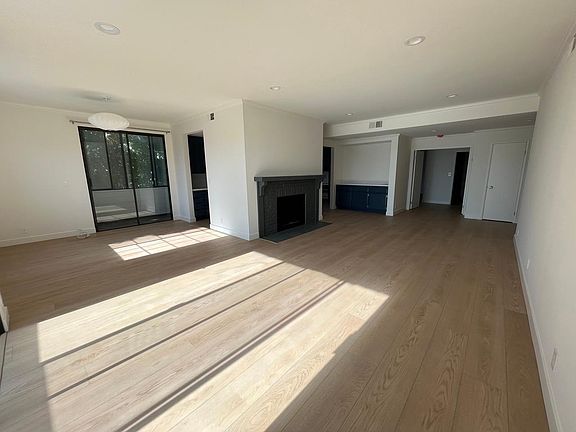 4th image of 310 Tahiti Way APT 217