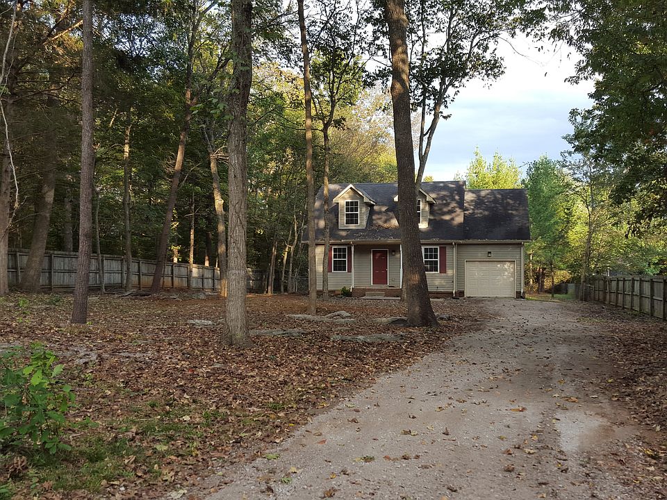 Wooded lot , End of the street, Privacy Fenced Yard