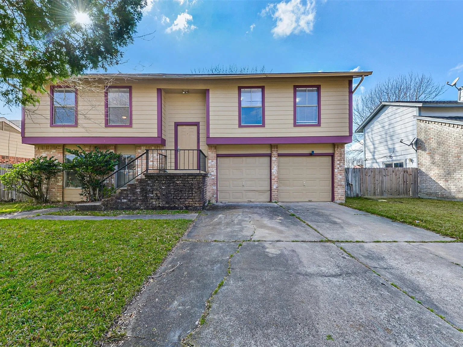 4 bed, 2.0 bath, 2056 sqft, $1,800 — Photo 1