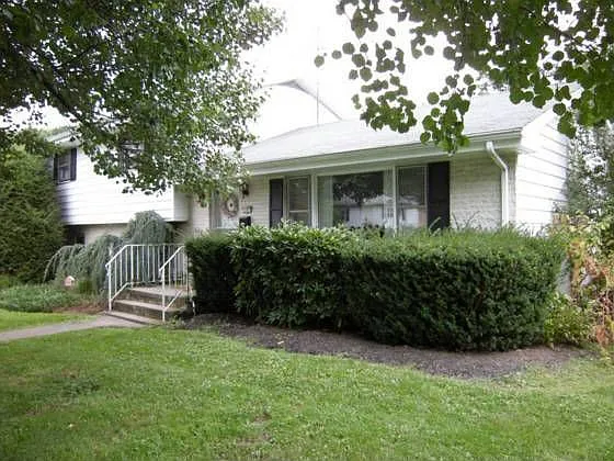 101 Hillside Dr photo 1