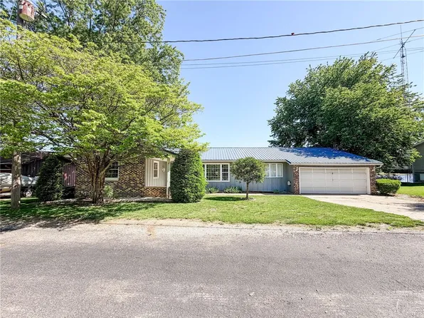 205 Sycamore Rd, Paris, IL 61944