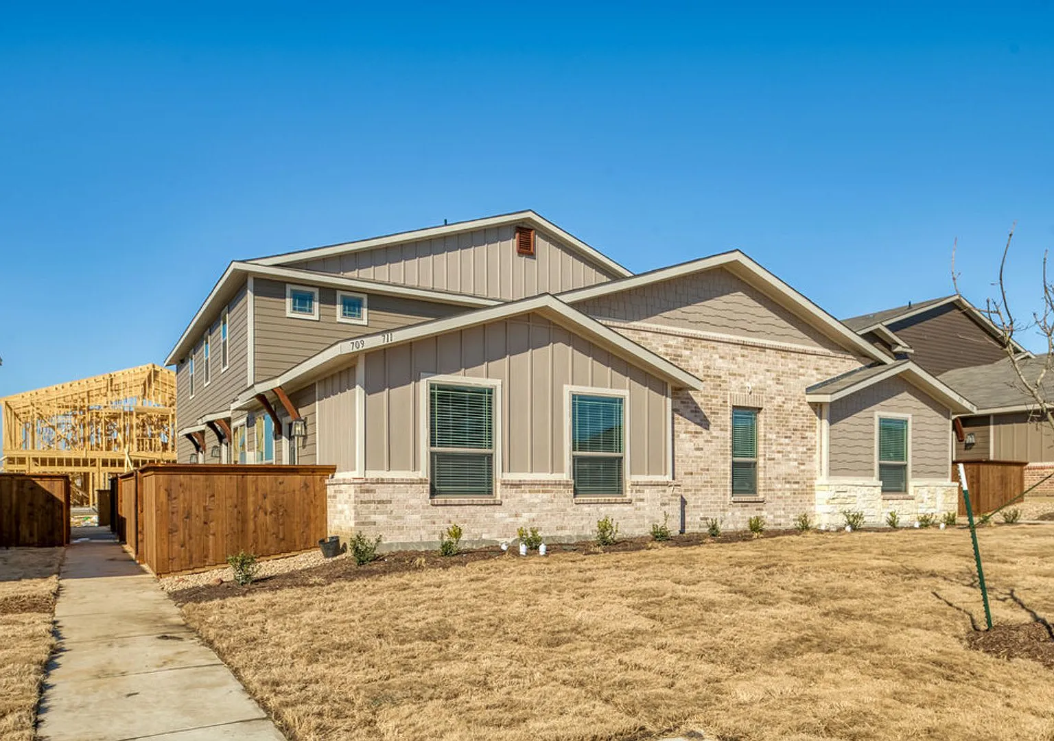 Gorgeous 2 Bedroom Four Plex Located In Midlothian Isd! — Photo 2