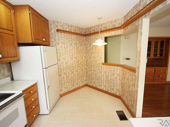 5th image of 1210 W 57th St APT 106