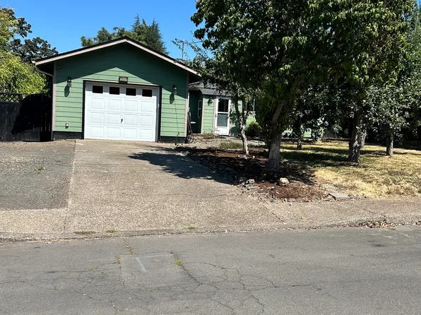 1210 Academy St, Mount Angel, OR 97362