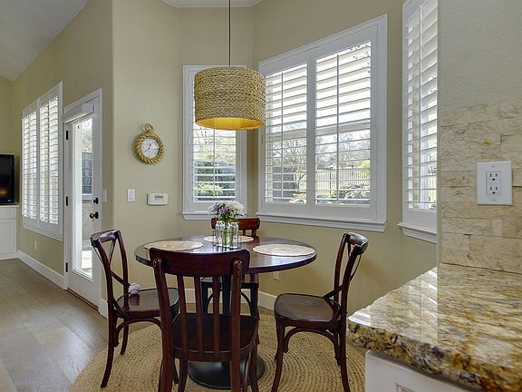 5th image of 3044 Fairchild Dr