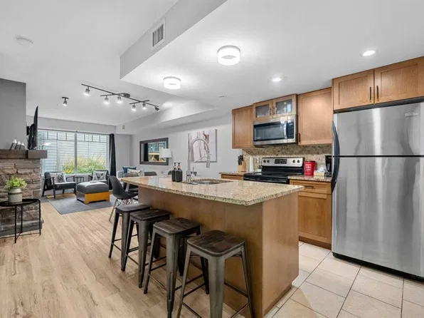 250 NE 2nd Ave #2107, Bighorn No. 8, AB T1W 2W4