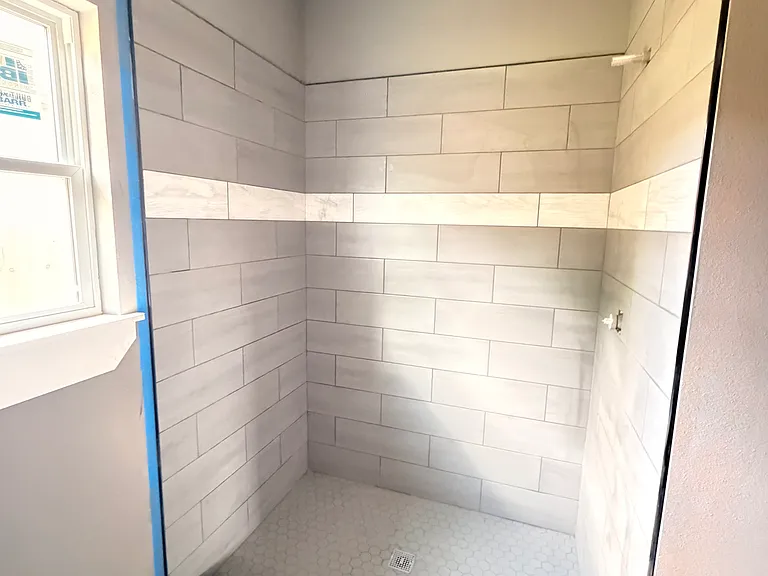 385 W Smith St — Photo 7