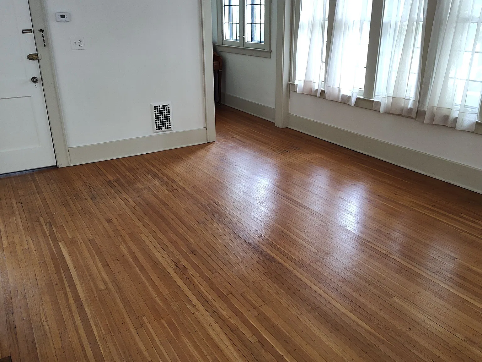 2 bed, 2.0 bath, 2000 sqft, $2,200 — Photo 2