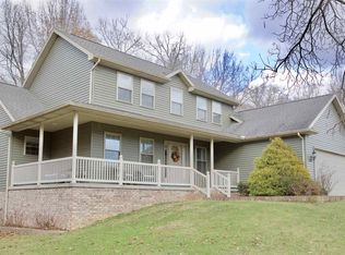902 Cherry Ridge Dr, Huntingburg, IN 47542