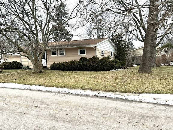 3rd image of 902 Chippewa Cir