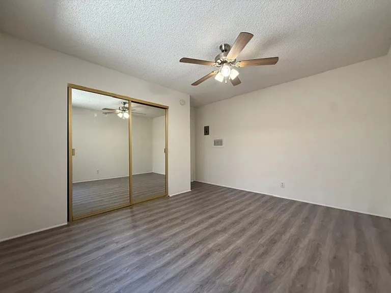 Marquis Apartments — Photo 34