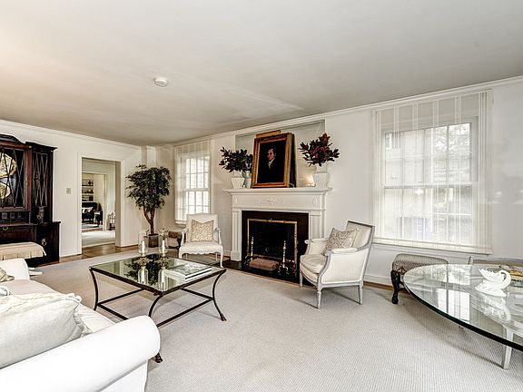 Living Room with fireplace