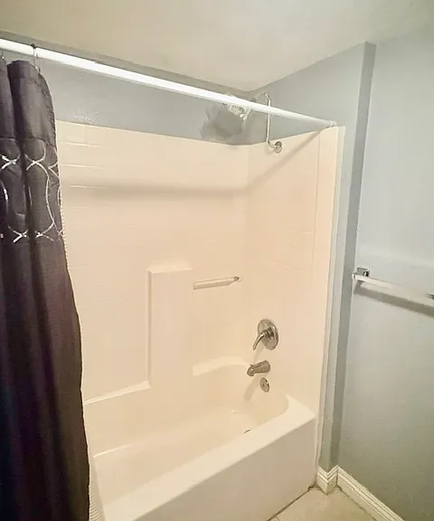 814 Fresno St — Photo 11