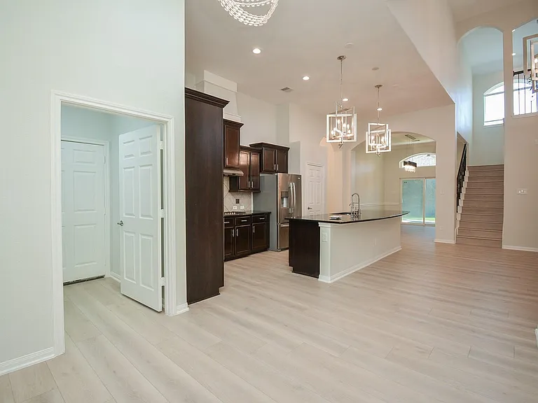 6403 Edinburgh Ct — Photo 11