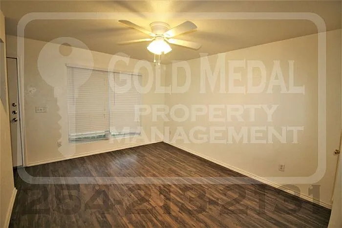 2 bed, 1.5 bath, 1011 sqft, $795 — Photo 2