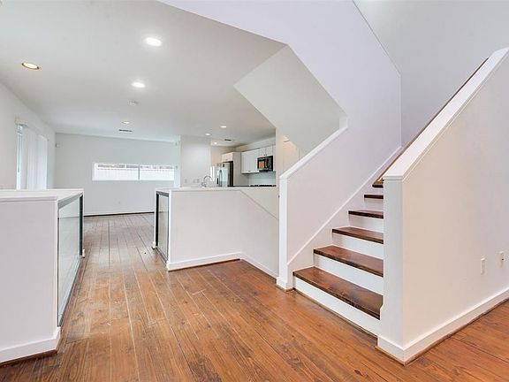 2nd image of 17 N Ennis St