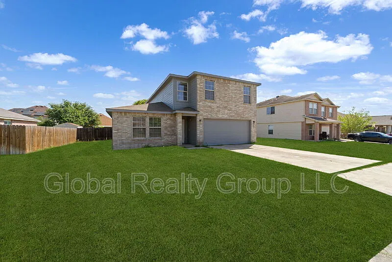 4 bed, 2.5 bath, 2476 sqft, $1,850 — Photo 2