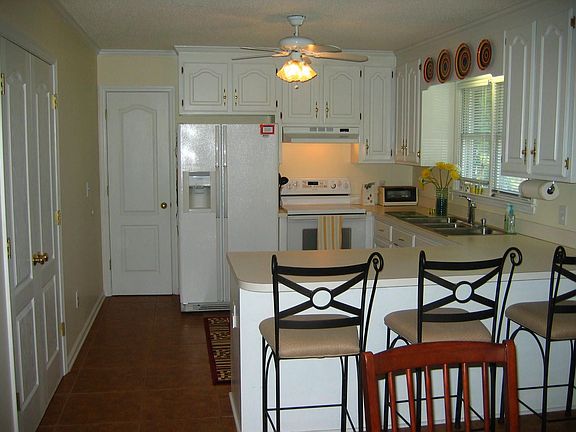 Spacious & Open Kitchen