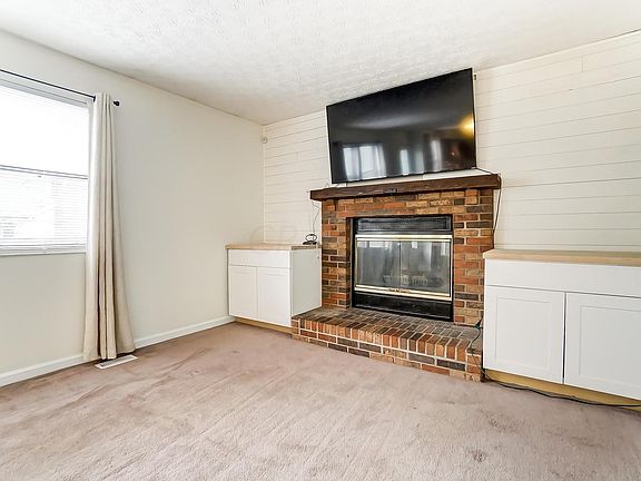 5th image of 405 Doverwood Dr