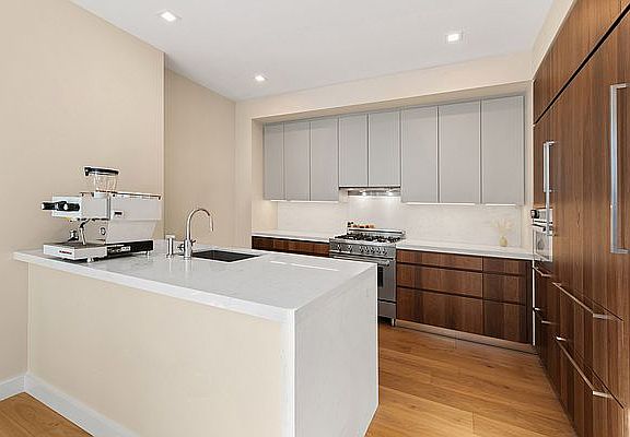 5th image of 360 E 89th St #19C
