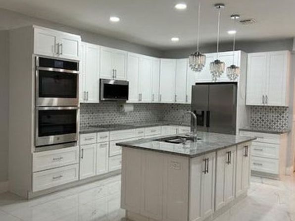 1305 Lucaya Dr