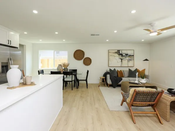 9844 Halberns Blvd, Santee, CA 92071