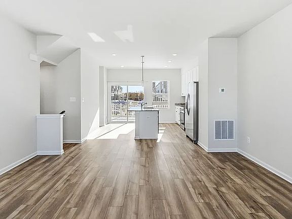 5th image of 404 18th Ave