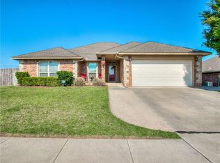 10401 Middlesbrough Ln, Yukon, OK 73099