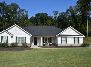 951 Oconee Ln, Commerce, GA 30529