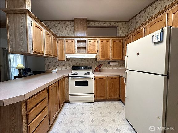 3rd image of 1313 W Cota Street #32