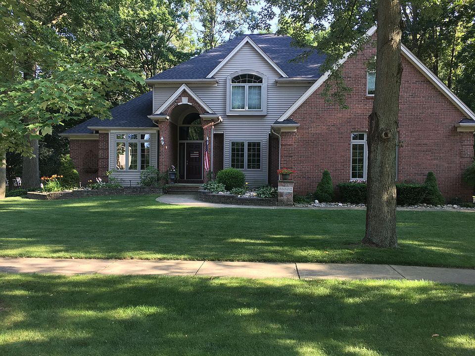 Curb appeal w/mature trees