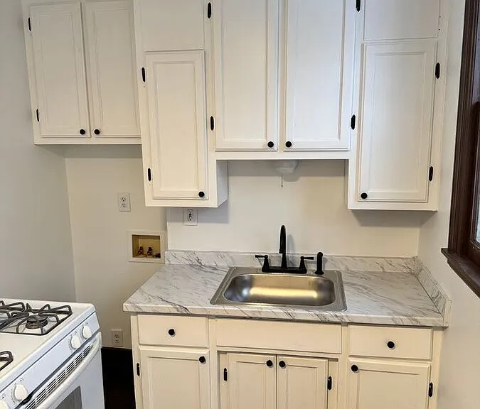 1021 Charles Ave #1 — Photo 8