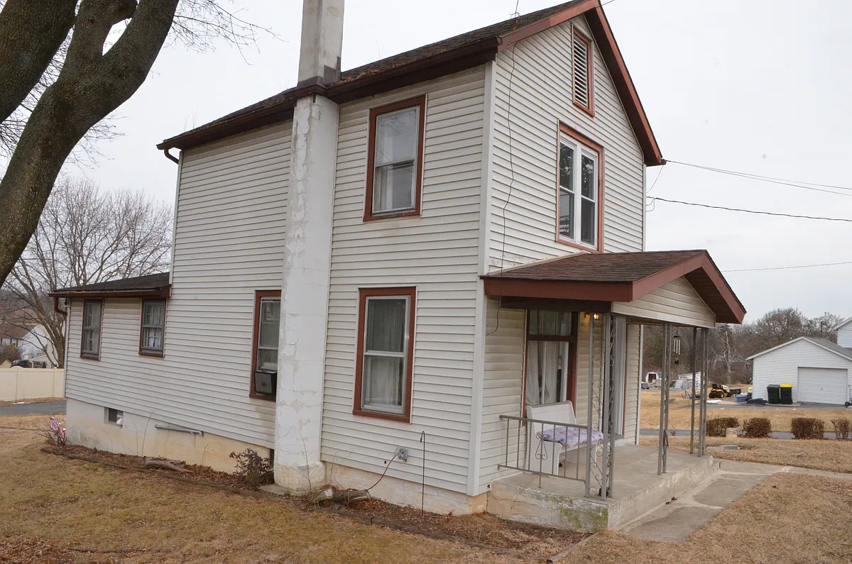 Building Photo - 3787 Maple St