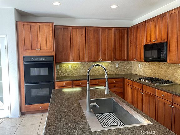 5th image of 15058 Zircon Dr