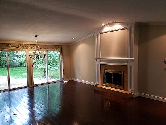 4th image of 526 Forest Dr