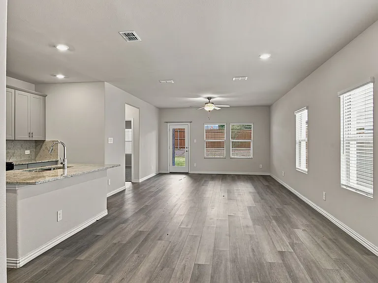 810 Honeydew Ln — Photo 13