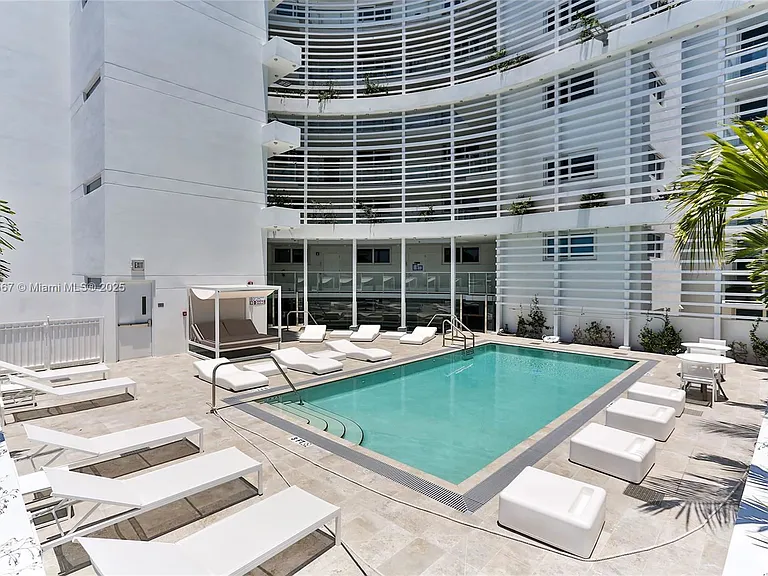 9821 E Bay Harbor Dr #902 — Photo 16