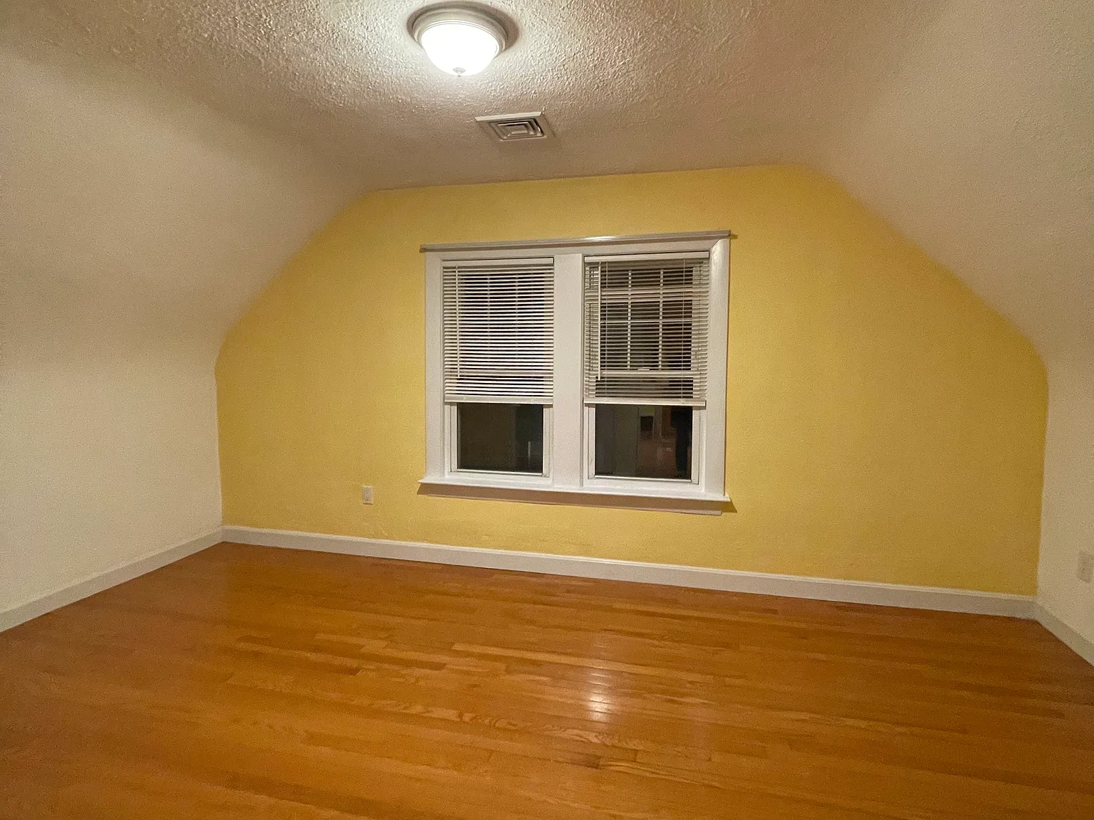 16 Vincent Ave — Photo 4