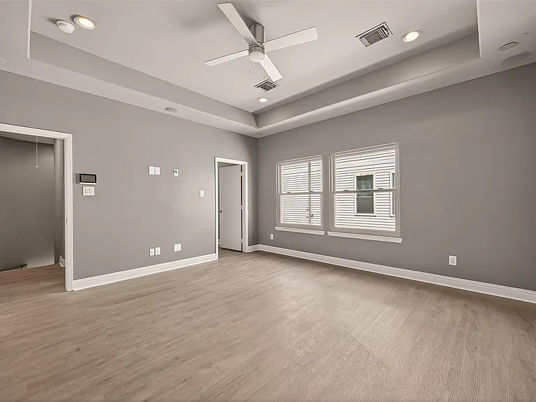 1107 Saint Charles St — Photo 21