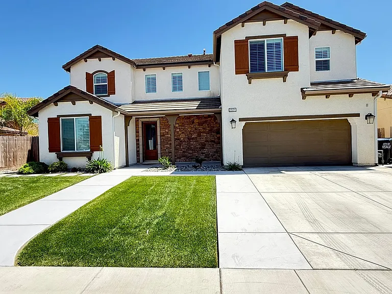 1821 W Corvina Ave — Photo 1