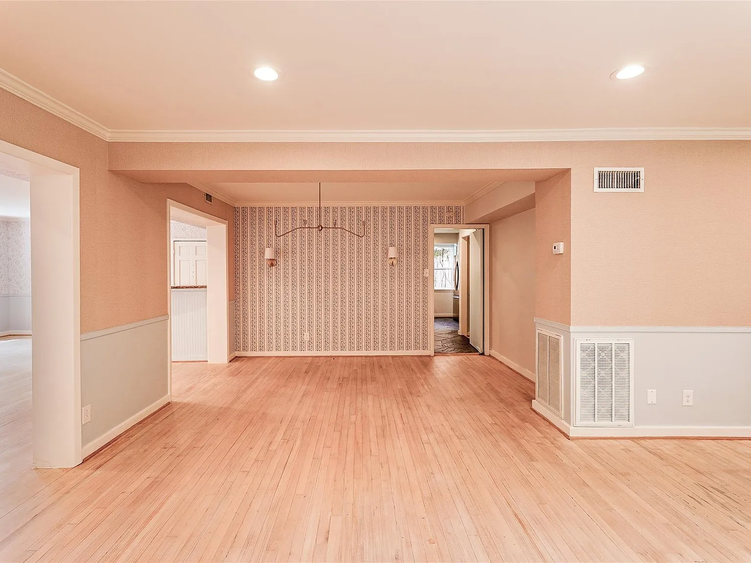 3 bed, 3.0 bath, 2846 sqft, $4,500 — Photo 4