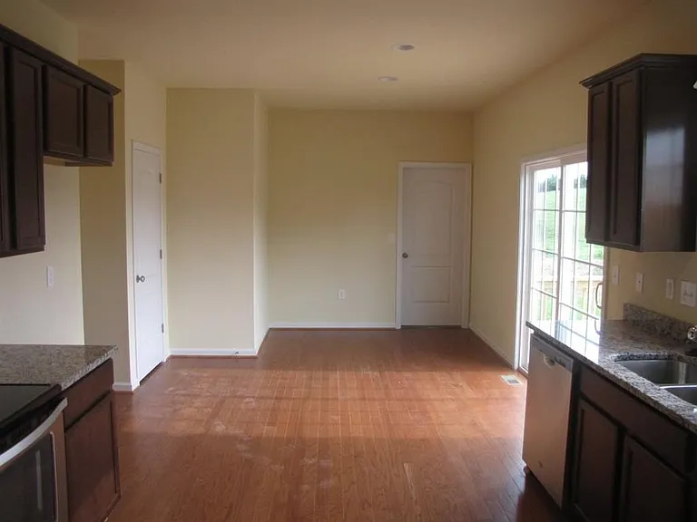 203 Winnbrook St — Photo 8