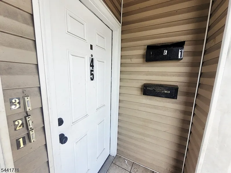 3 bed, 1.0 bath, $2,000 — Photo 4