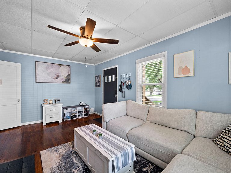 Listing photo 5