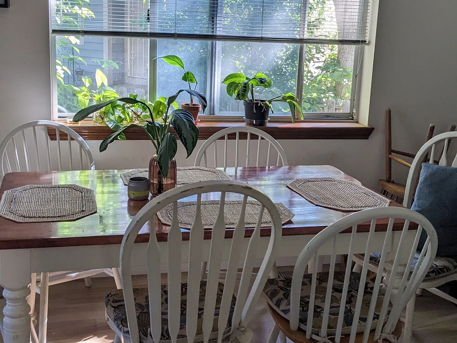 4 bed, 2350 sqft, $1,090 — Photo 3