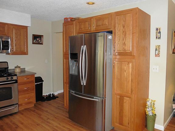 3rd image of 505 Pheasant Ln